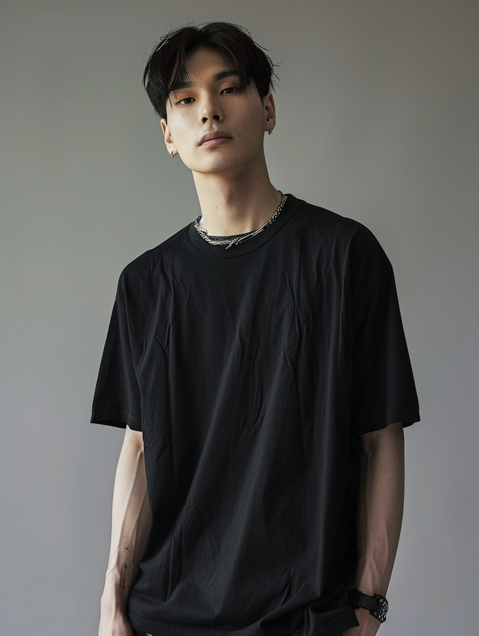 Is it better to buy plain or printed t-shirts for everyday use Sources